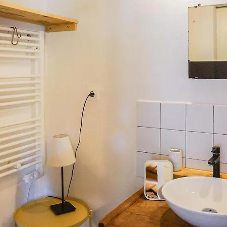 Apartman Nice In W/ Wifi And 2 Bedrooms Mindszentkálla