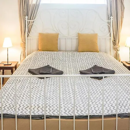 Apartman Nice In W/ Wifi And 2 Bedrooms